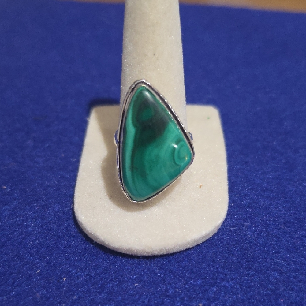 NWOT Elegant Malachite Stone Silver Ring